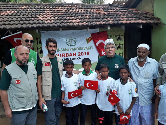 2 milyon 300 bin muhtaca kurban yardımı